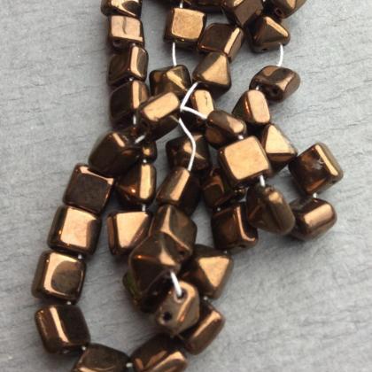 Strand Of 25 Mini 7x7mm 2-holed Pyramid Beads In..