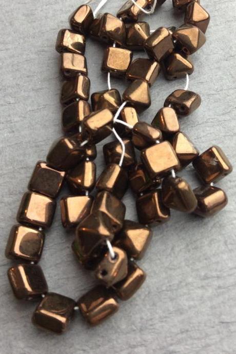 Strand of 25 Mini 7x7mm 2-holed Pyramid Beads in Dark Bronze Metallic